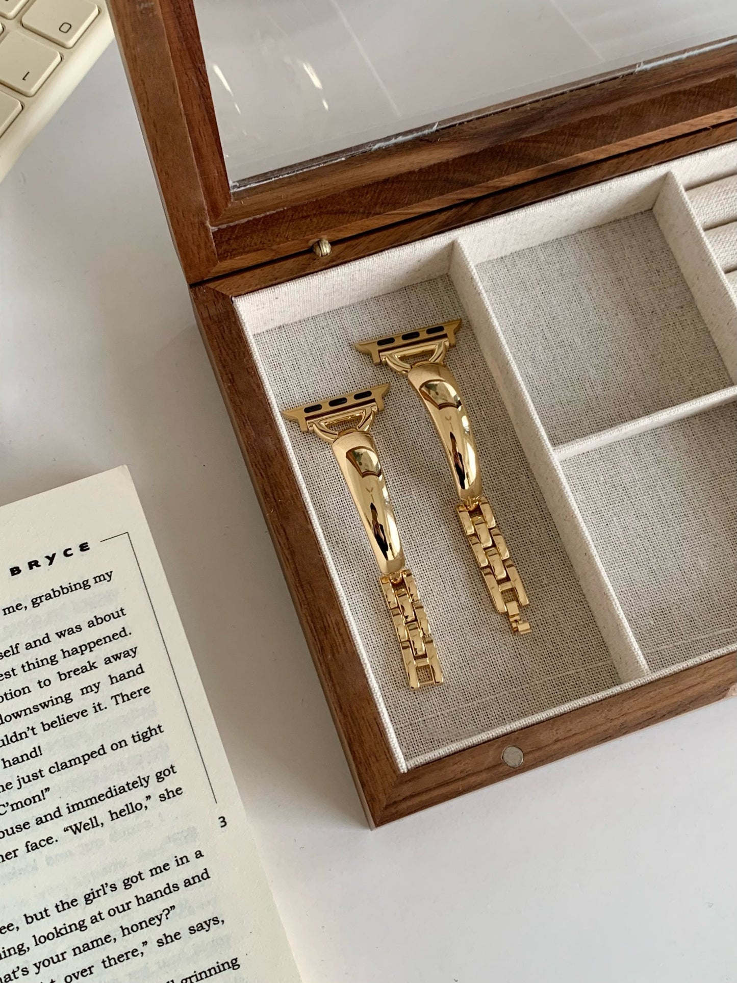 Sleek Metal Bracelet for Apple Watch