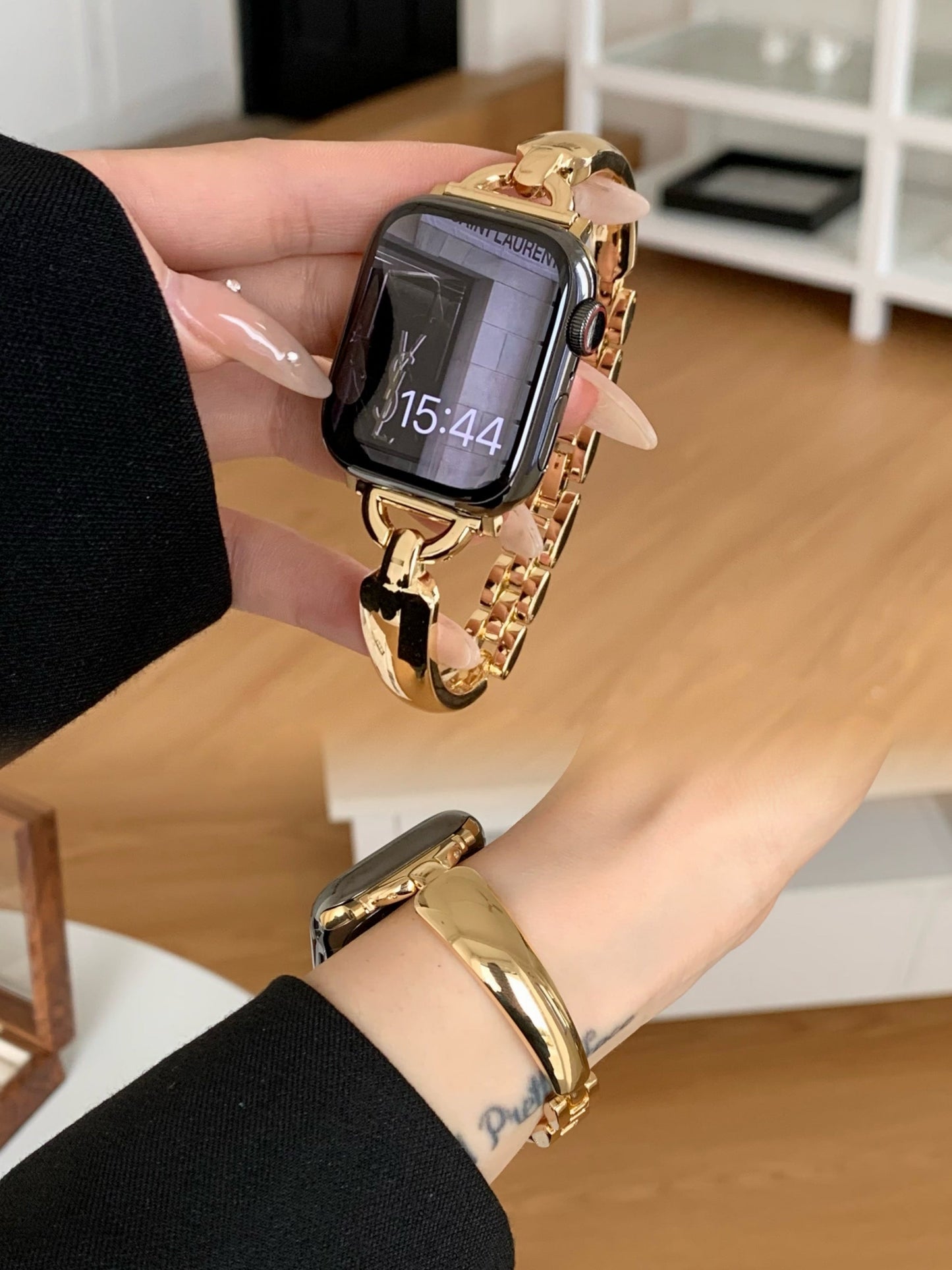 Sleek Metal Bracelet for Apple Watch