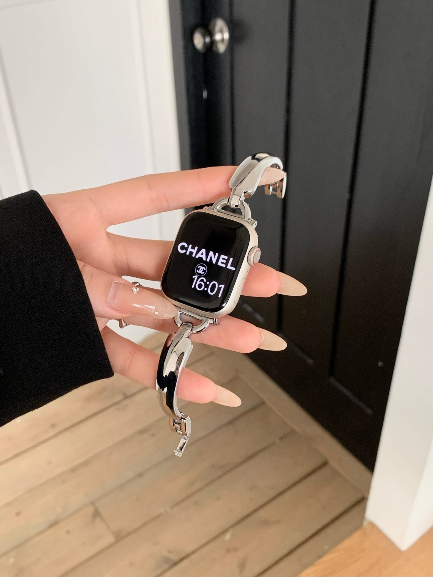 Sleek Metal Bracelet for Apple Watch