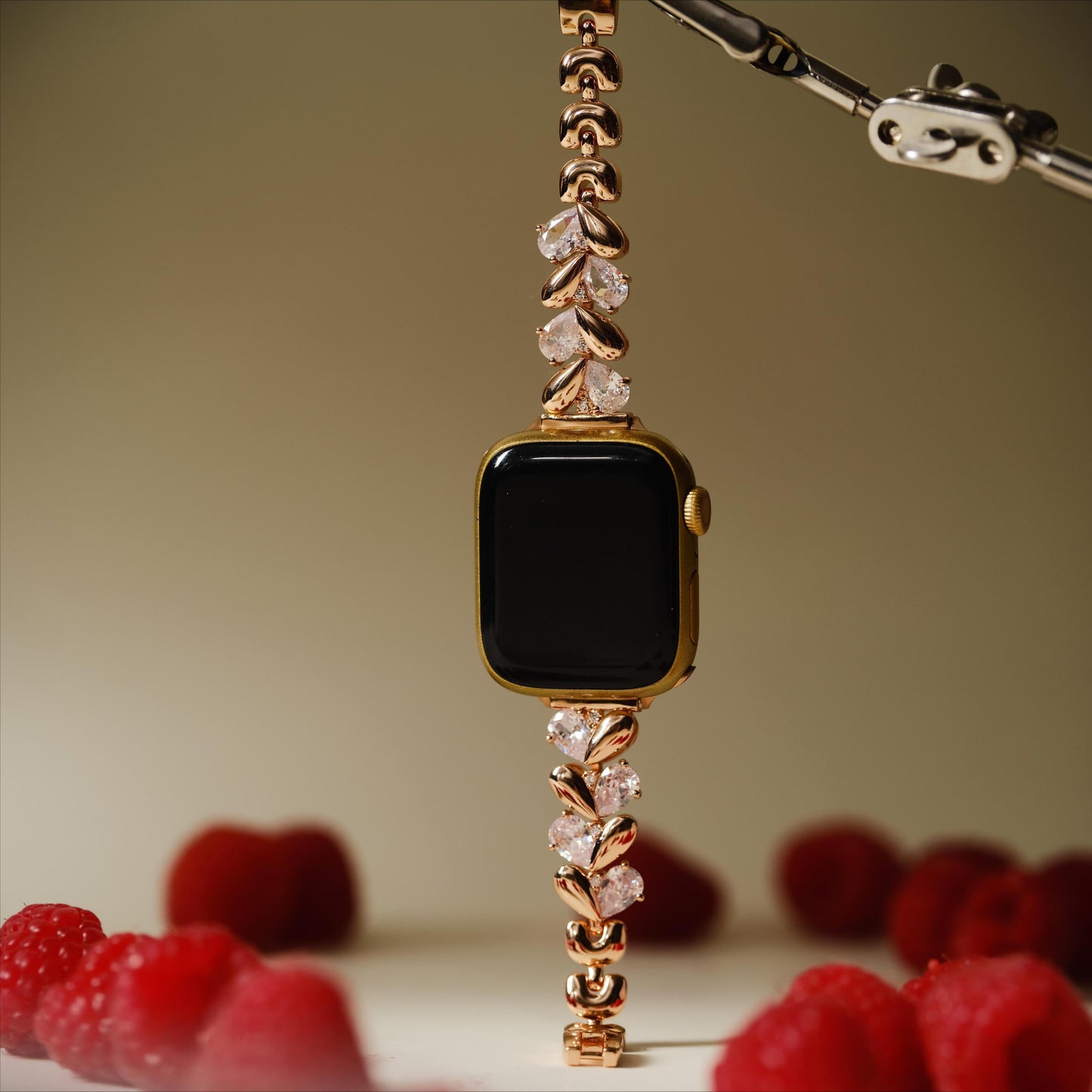 Romantic Love-Inspired Apple Watch Band for a Stylish, Heartfelt Look