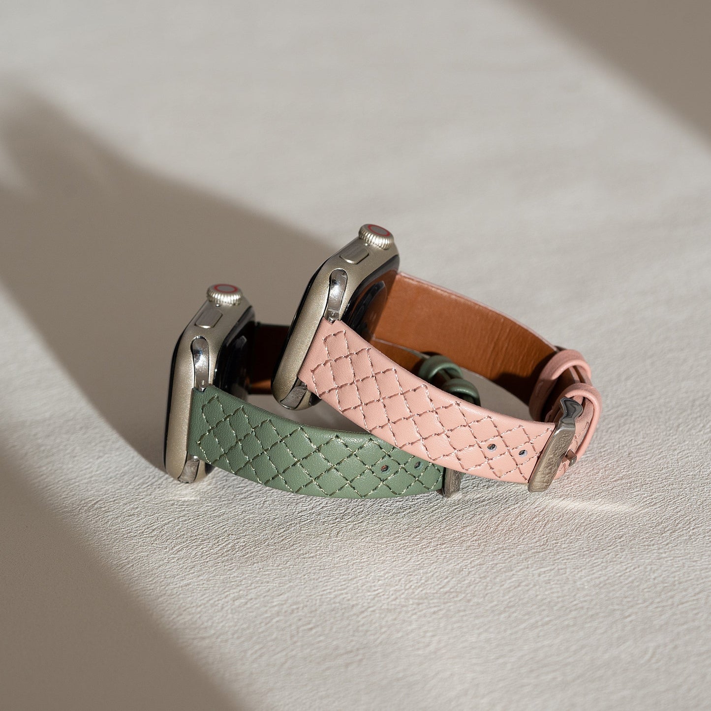 Luxurious Quilted Leather Apple Watch Band – Elegant & Durable