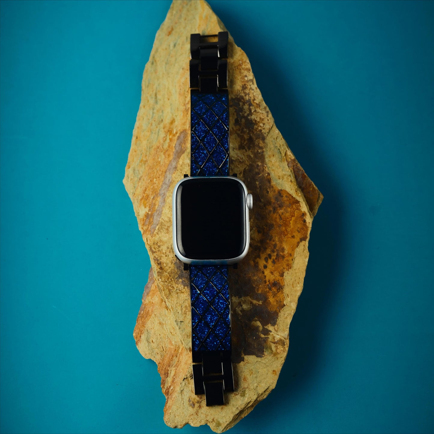 Exotic Diamond-Lattice Watch Band for a Luxurious, Sparkling Look