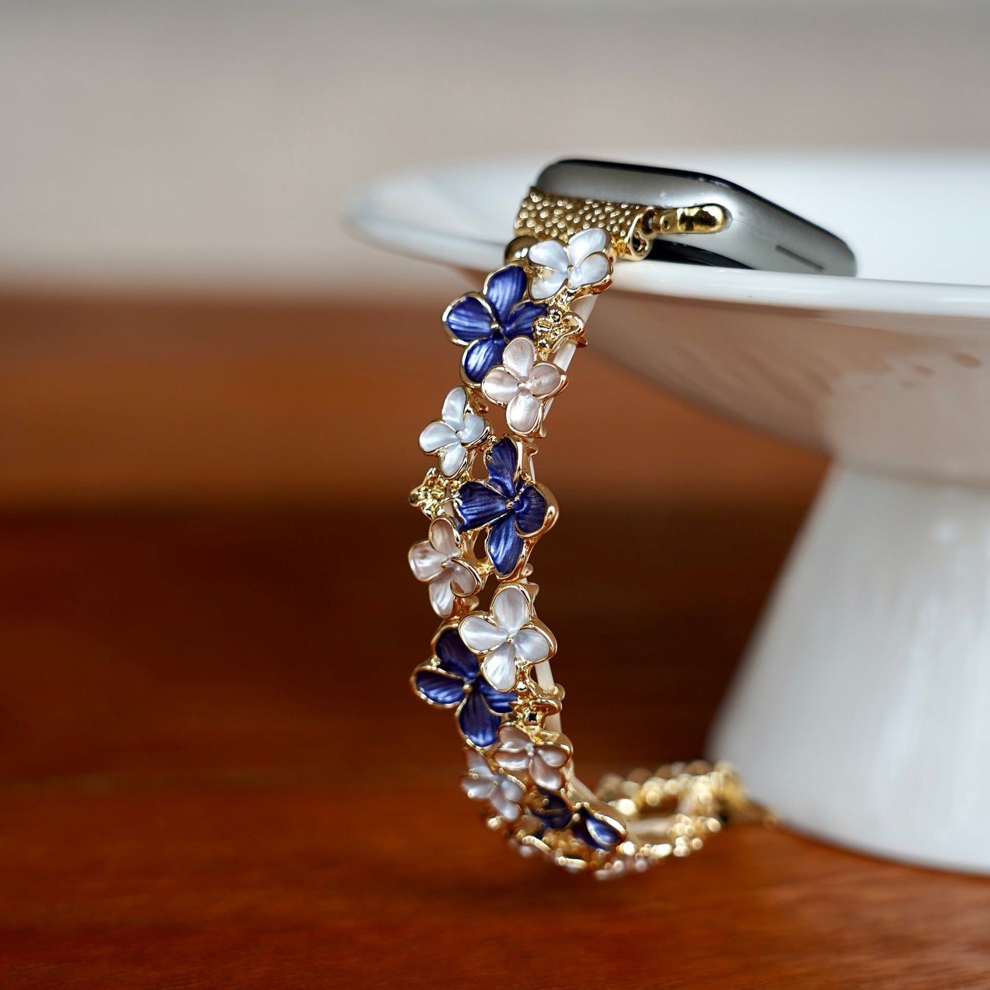 Bloom Elastic Bangle — Chic, Flexible Bracelet for Apple Watch