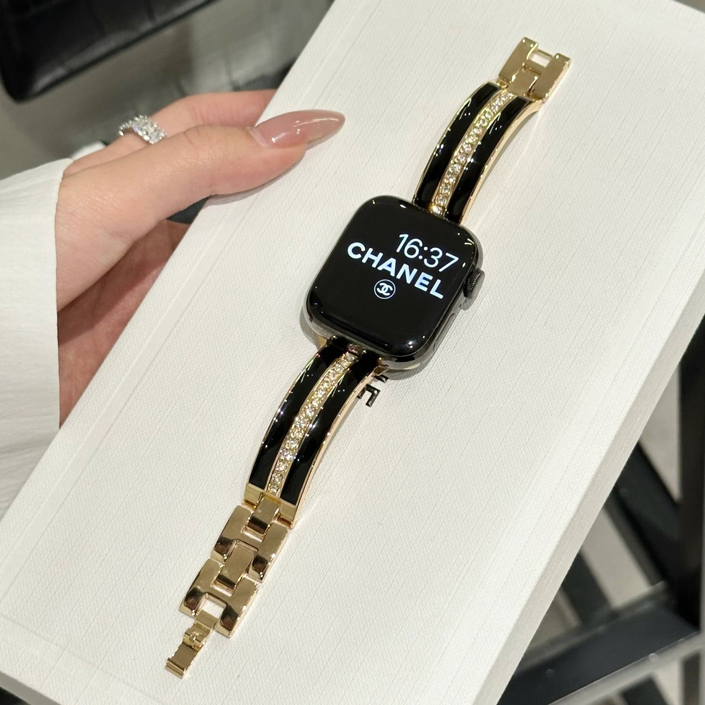 Glimmer Bracelet for Apple Watch - Sparkling, Elegant Band