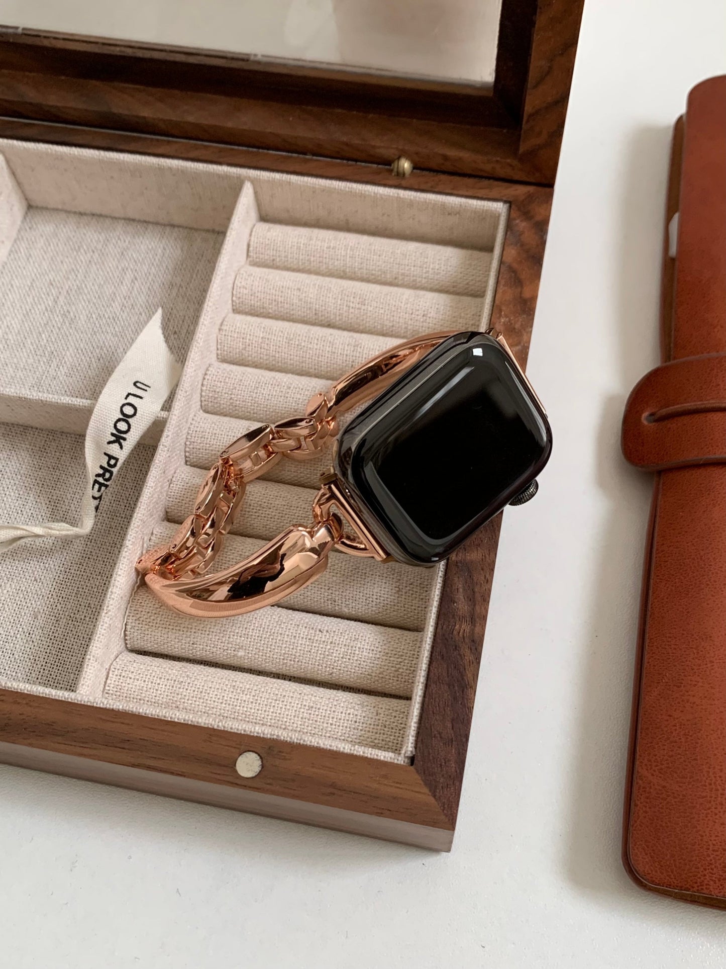 Sleek Metal Bracelet for Apple Watch