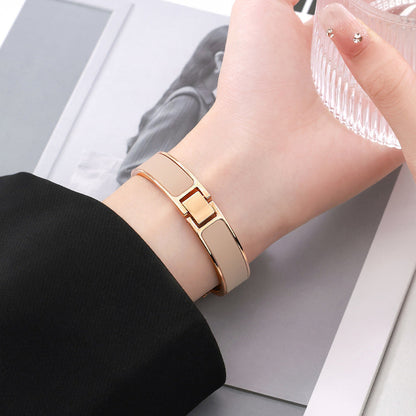 Crescent-Style Metal Bracelet for Apple Watch