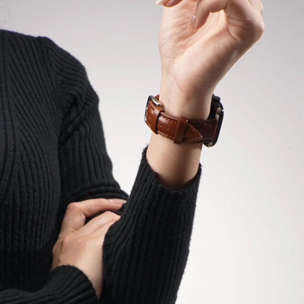 Retro-Inspired Leather Strap for Apple Watch