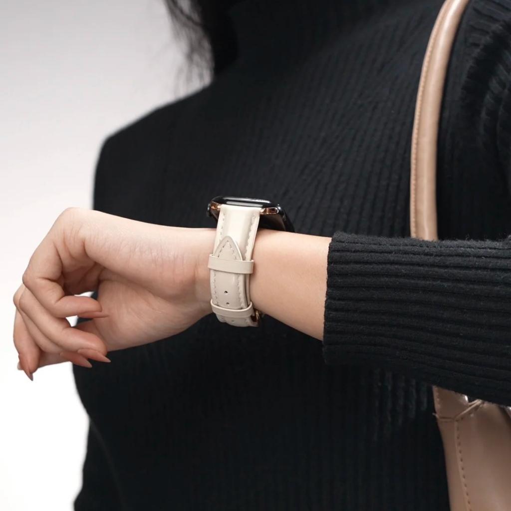 Retro-Inspired Leather Strap for Apple Watch